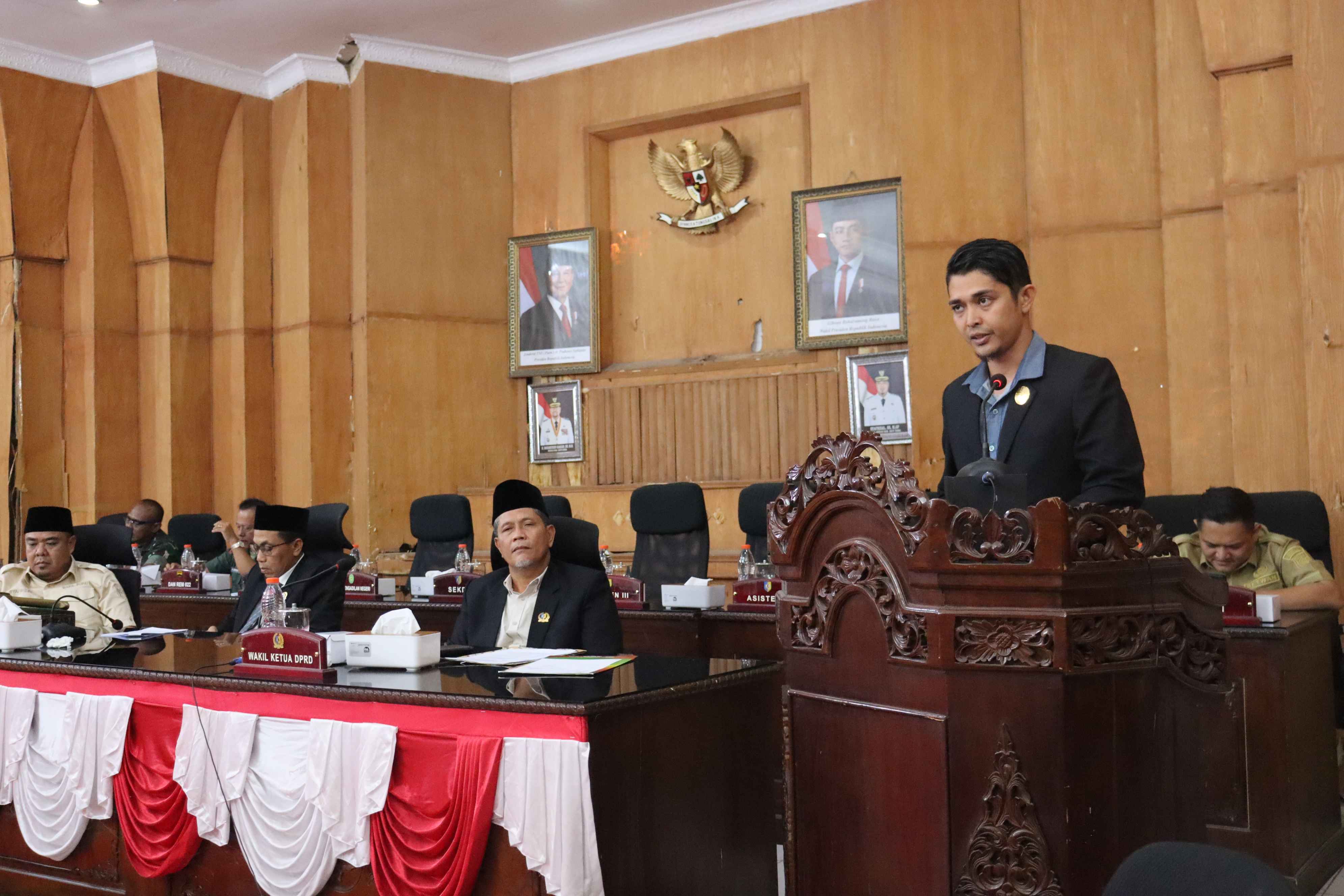 RAPAT PARIPURNA PENDAPAT AKHIR FRAKSI DAN PENANDATANGANAN PERSETUJUAN BERSAMA ATAS LAPORAN RANPERDA RENCANA PEMBANGUNAN JANGKA MENENGAH DAERAH (RPJMD) 2025-2029.