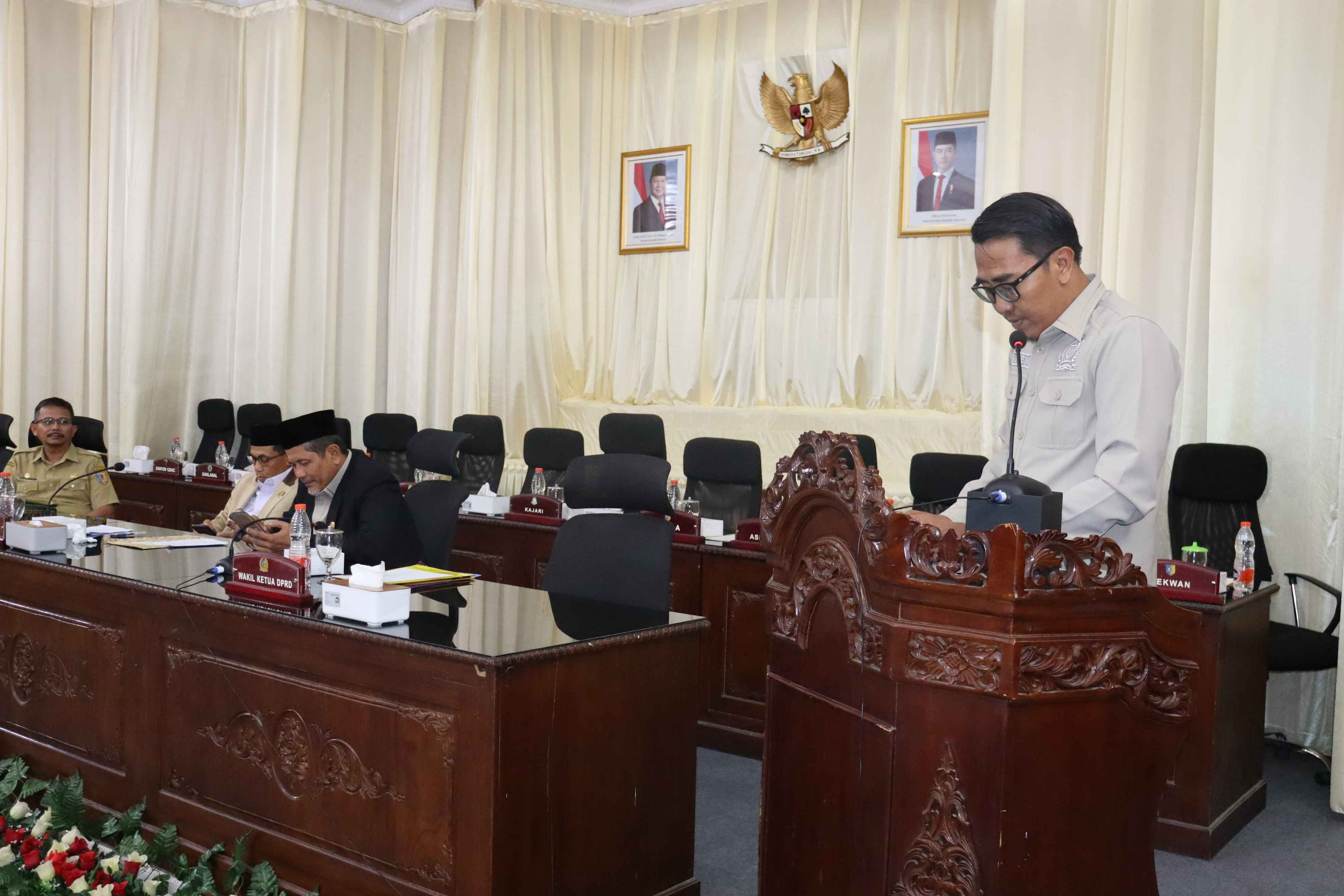 RAPAT PARIPURNA PANDANGAN FRAKSI ATAS NOTA RANPERDA TENTANG TANGGUNG JAWAB SOSIAL PERUSAHAAN ATAU COORPORATE SOCIAL RESPONSIBILITY.