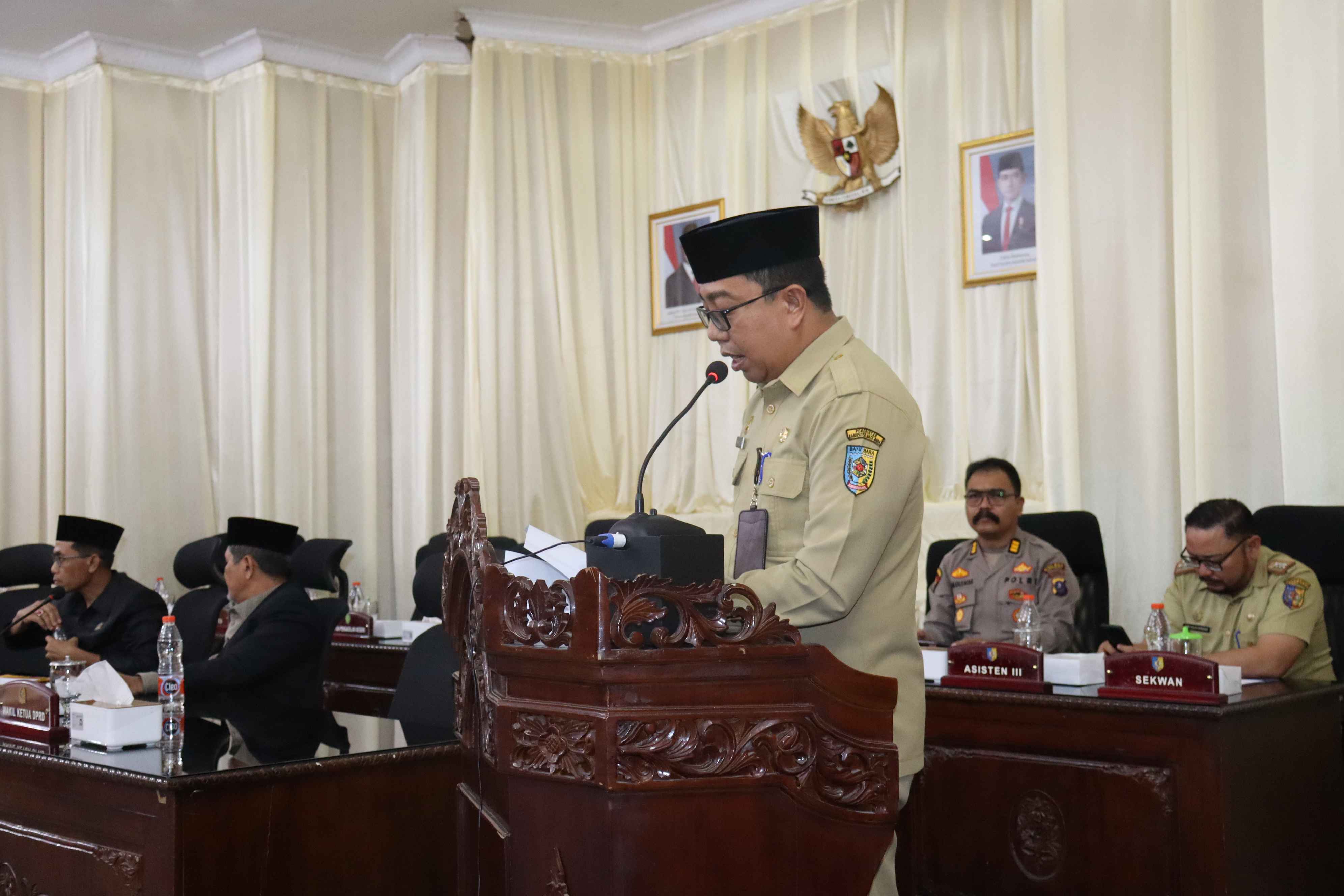 RAPAT PARIPURNA JAWABAN BUPATI TERHADAP PANDANGAN UMUM FRAKSI ATAS NOTA RANPERDA TENTANG TANGGUNG JAWAB SOSIAL PERUSAHAAN ATAU COORPORATE SOCIAL RESPONSIBILITY.