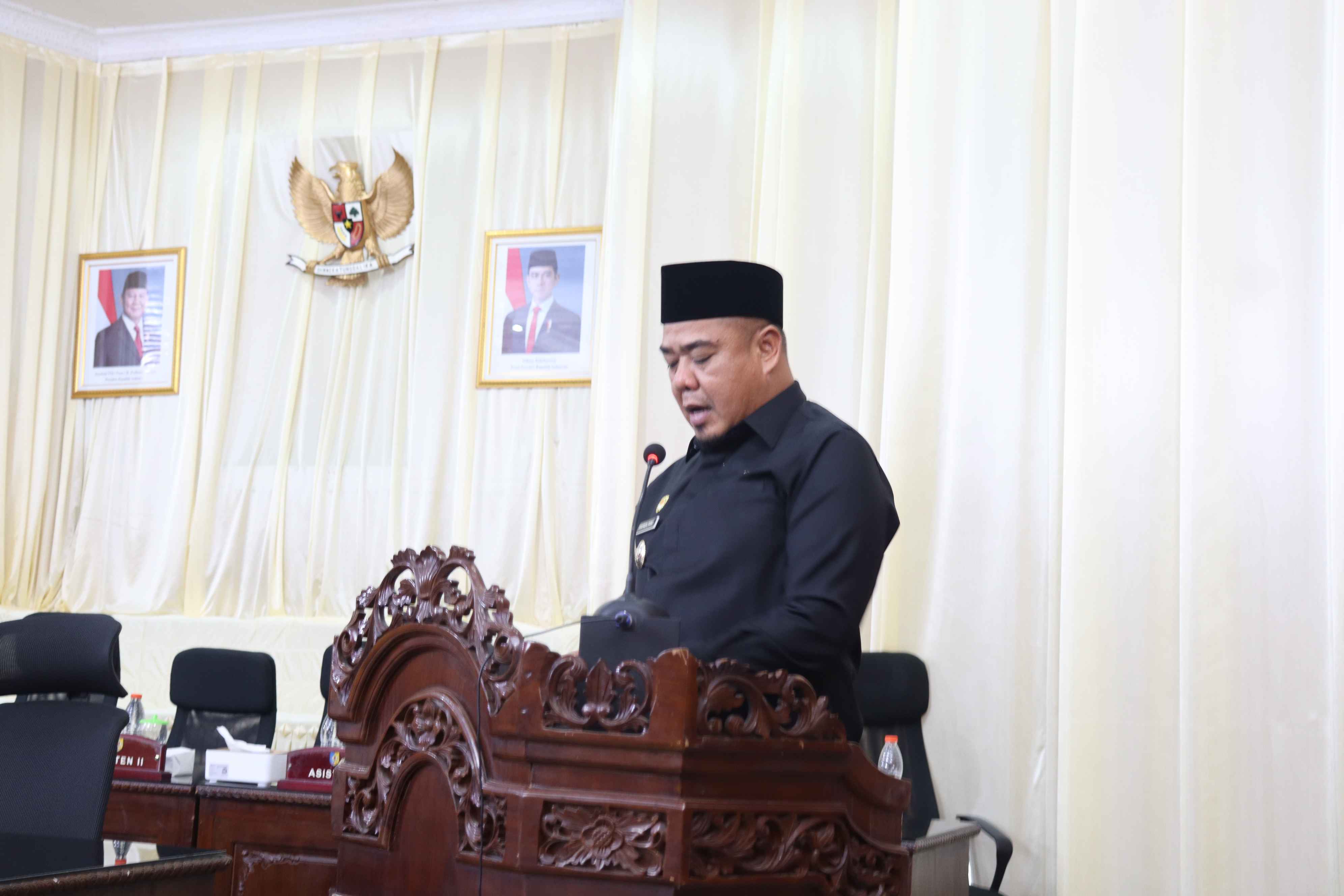 RAPAT PARIPURNA PENYAMPAIAN POKOK-POKOK PIKIRAN KOMISI I, II, III DAN IV TERHADAP KUA-PPAS R.APBD TA. 2026 DAN PENYAMPAIAN NOTA RANPERDA TENTANG PENYELENGGARA SISTEM PENYEDIAAN AIR MINUM (SPAM).