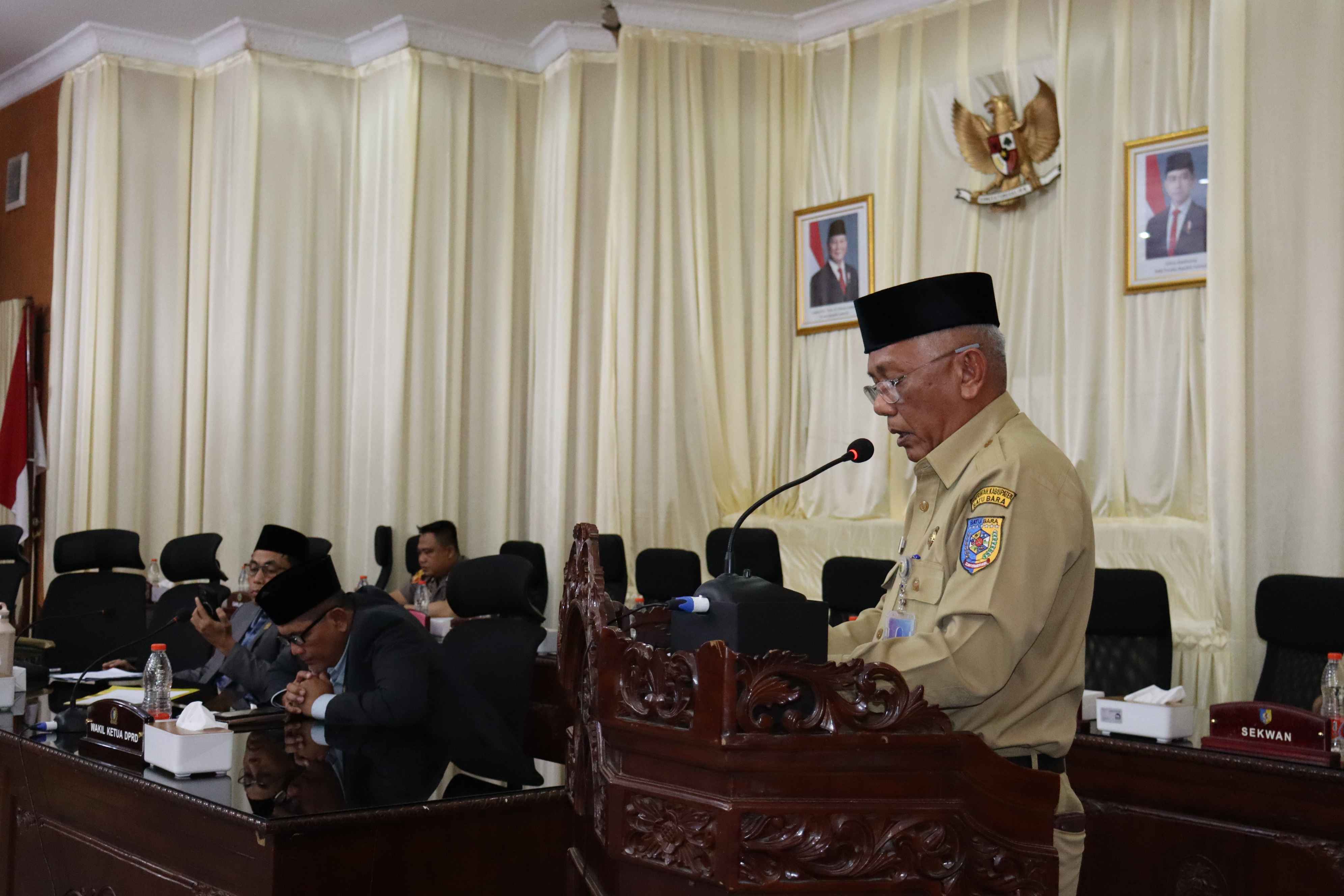 Rapat Paripurna Jawaban Bupati atas Pandangan Umum Fraksi atas Ranperda tentang Penyelenggaraan Sistem Penyediaan Air Minum (SPAM).