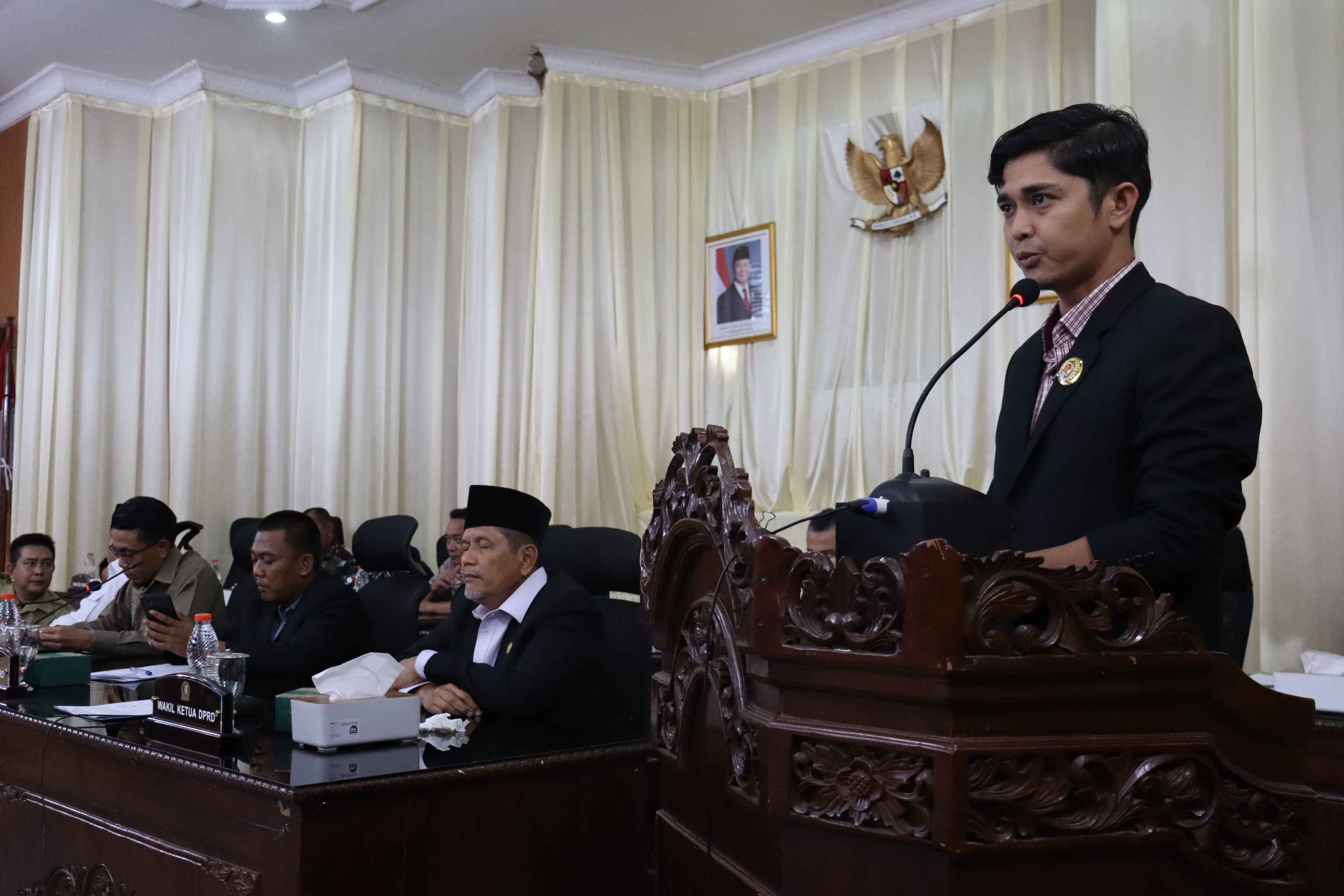 RAPAT PARIPURNA LAPORAN HASIL PEMBAHASAN PANSUS LKPJ.