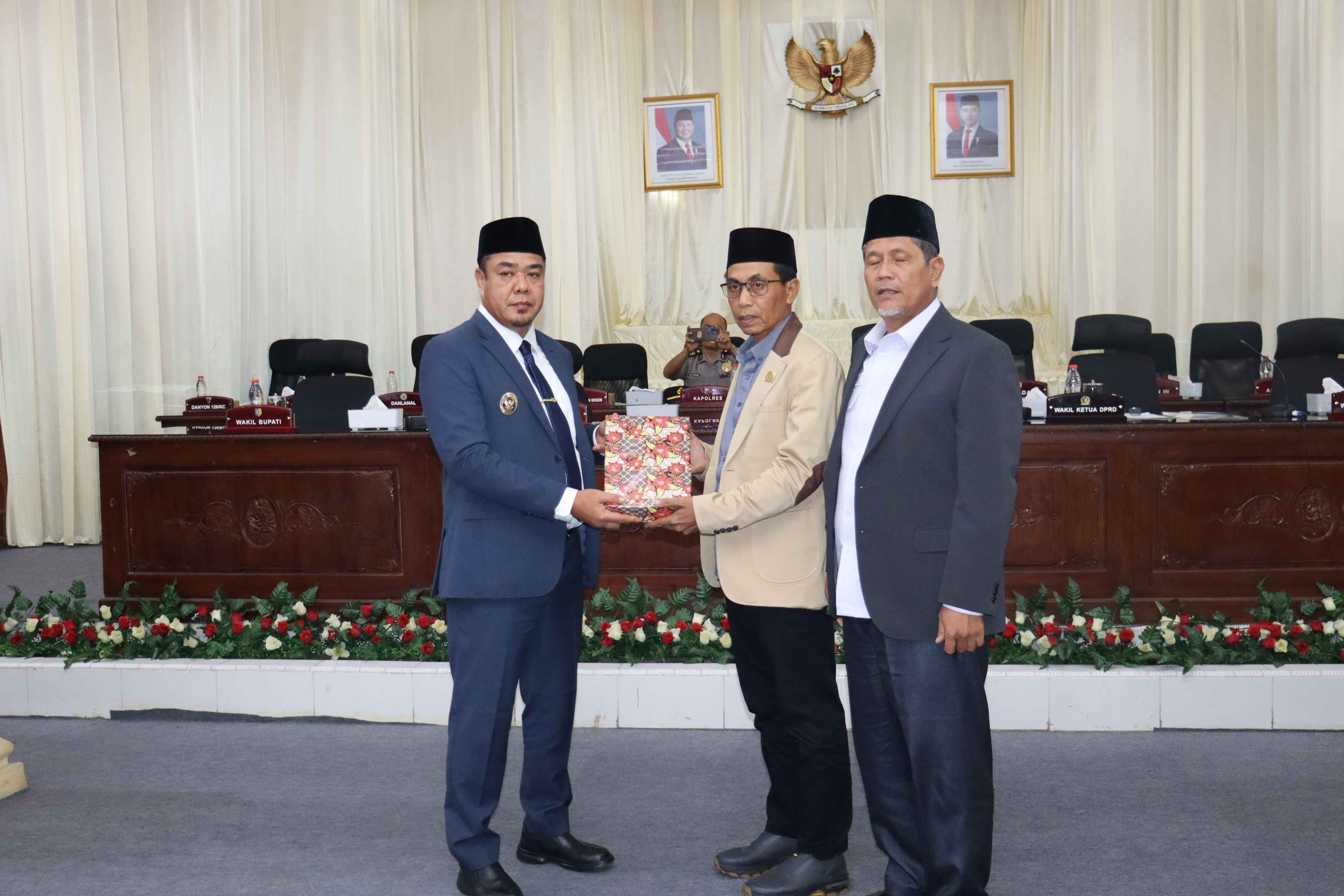 RAPAT PARIPURNA PENYAMPAIAN NOTA RANPERDA PERTANGGUNG JAWABAN PELAKSANAAN (RPJP) APBD TA. 2025.