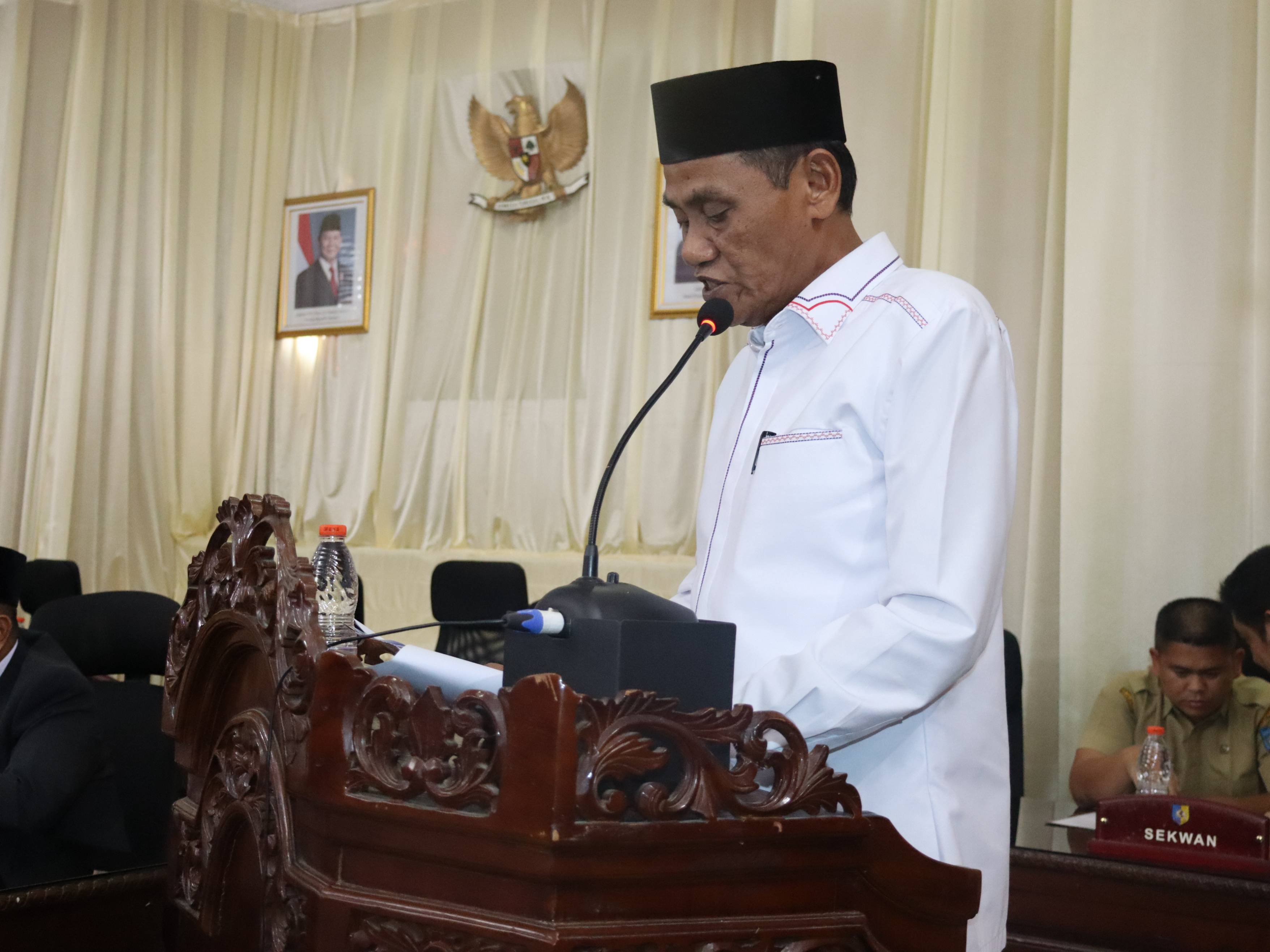 RAPAT PARIPURNA LAPORAN BENTUK HUKUM PERSEROAN TERBATAS PEMBANGUNAN BATRA BERJAYA MENJADI PERUSAHAAN DAERAH PEMBANGUNAN BATRA BERJAYA.